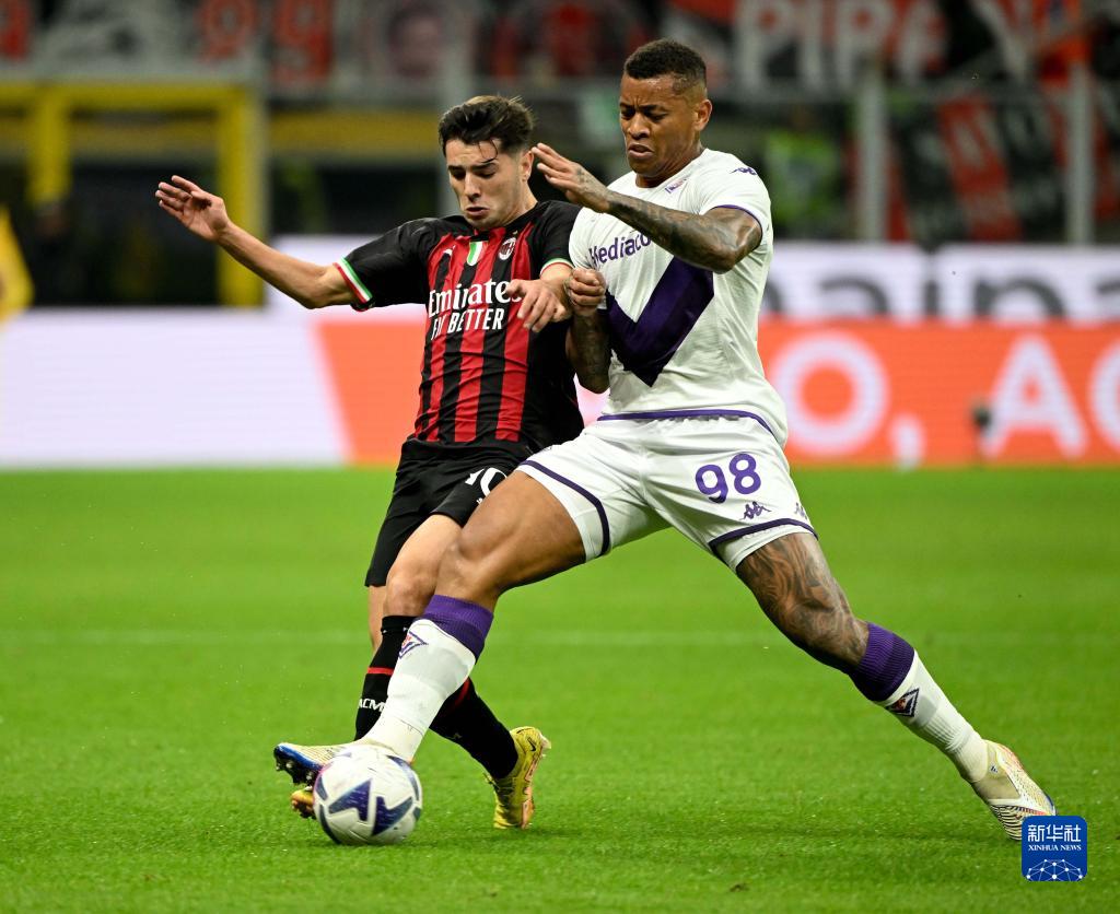 佛罗伦萨球员集体训练备战下一场比赛