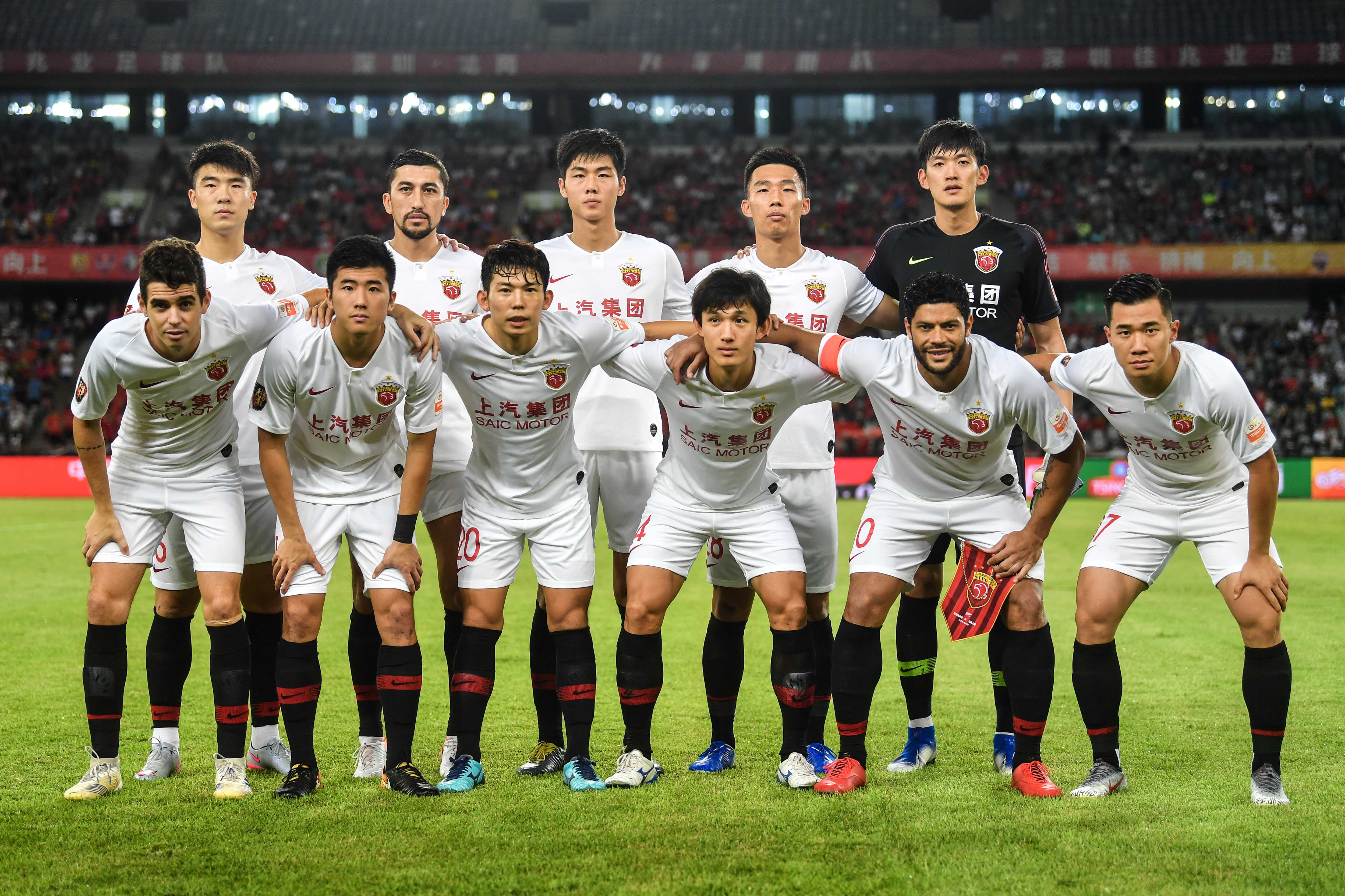 黑山共和国球员踢球热情，战胜对手的简单介绍