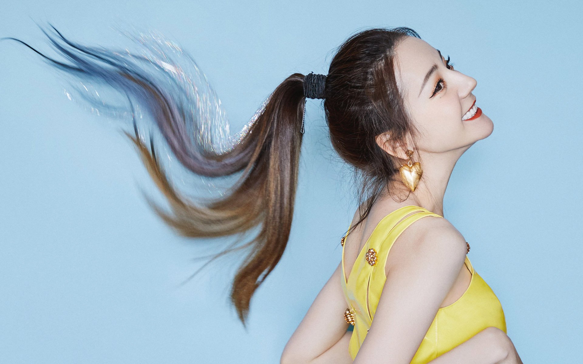 雷火电竞简介-速度与绿茵的交响，当F1冠军决战在伯纳乌上演，马竞爆冷撞翻安哥拉引擎