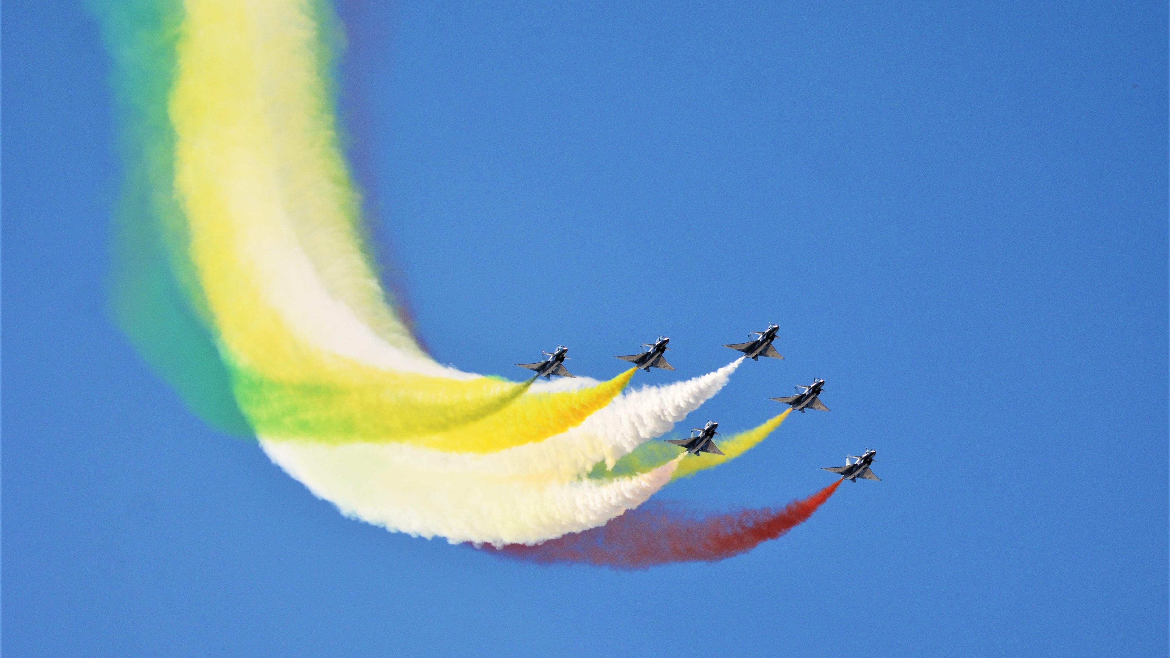 雷火电竞主播-绝杀与纪录之夜，恩比德一锤定音，浓眉跨越里程碑